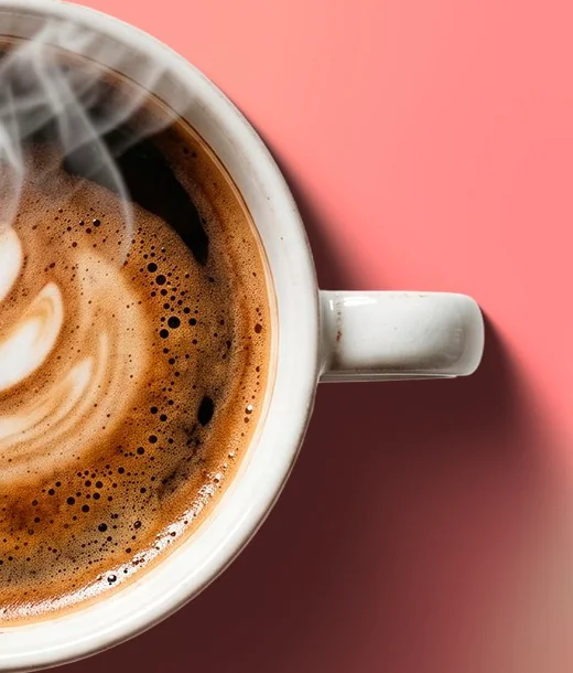 Taza de café con arte latte